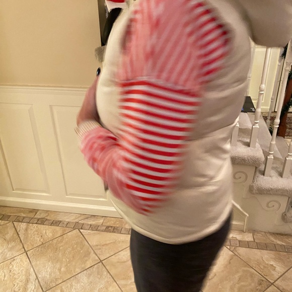 Puffer vest with removable hood - Picture 7 of 9